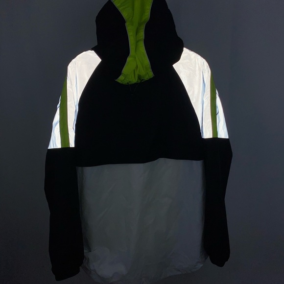 Electric lime reflective windbreaker - Picture 4 of 5